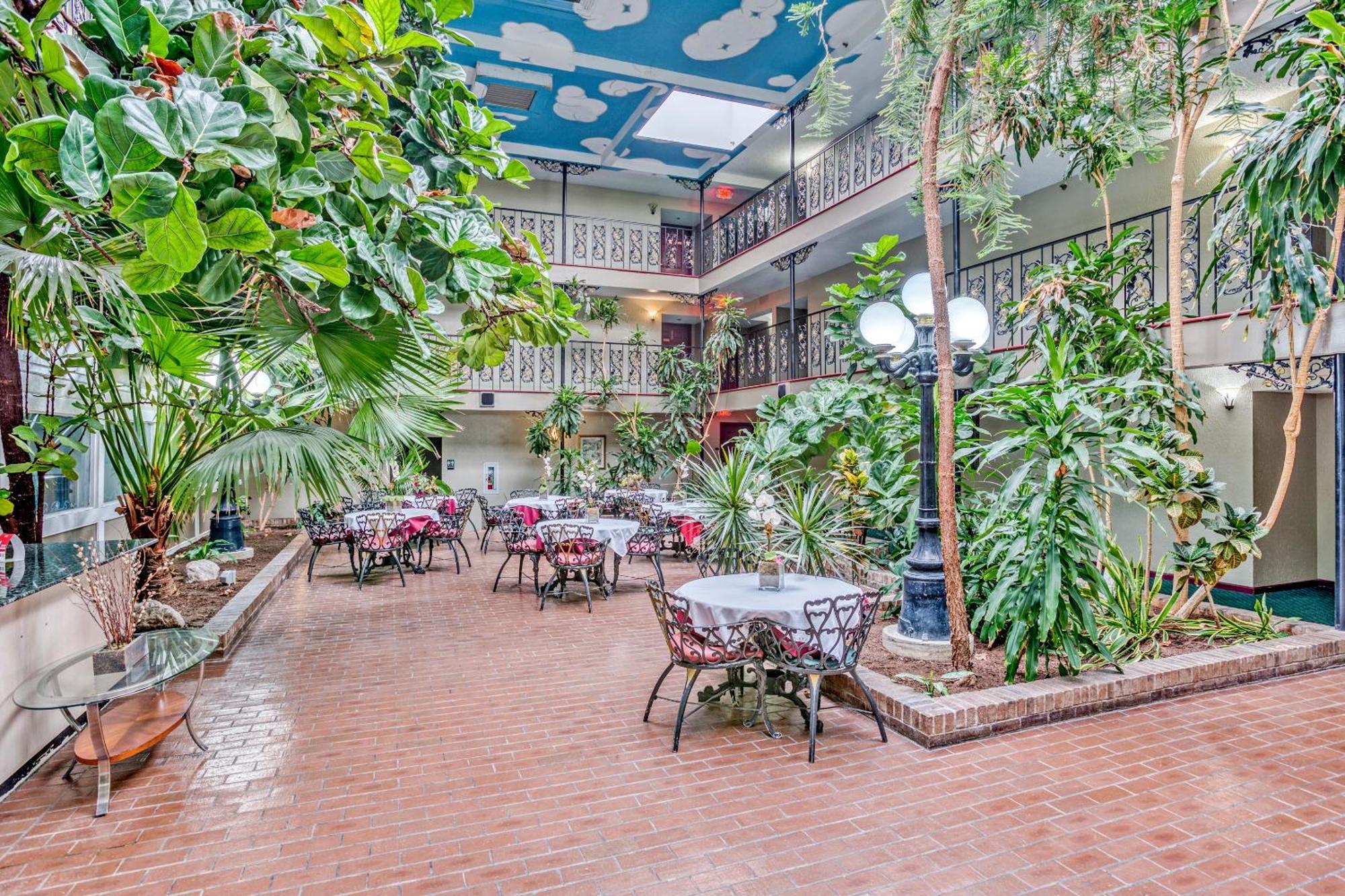 Oyo Townhouse Tulsa Woodland Hills Hotel Exterior foto