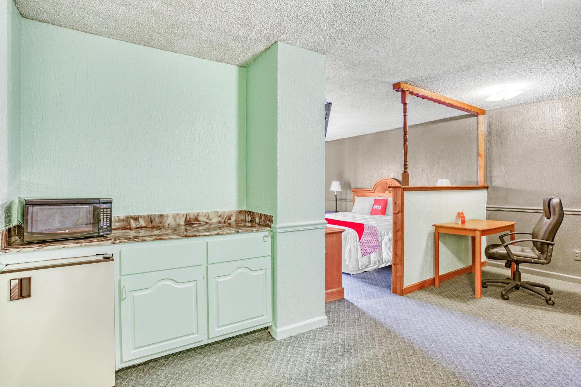 Oyo Townhouse Tulsa Woodland Hills Hotel Exterior foto