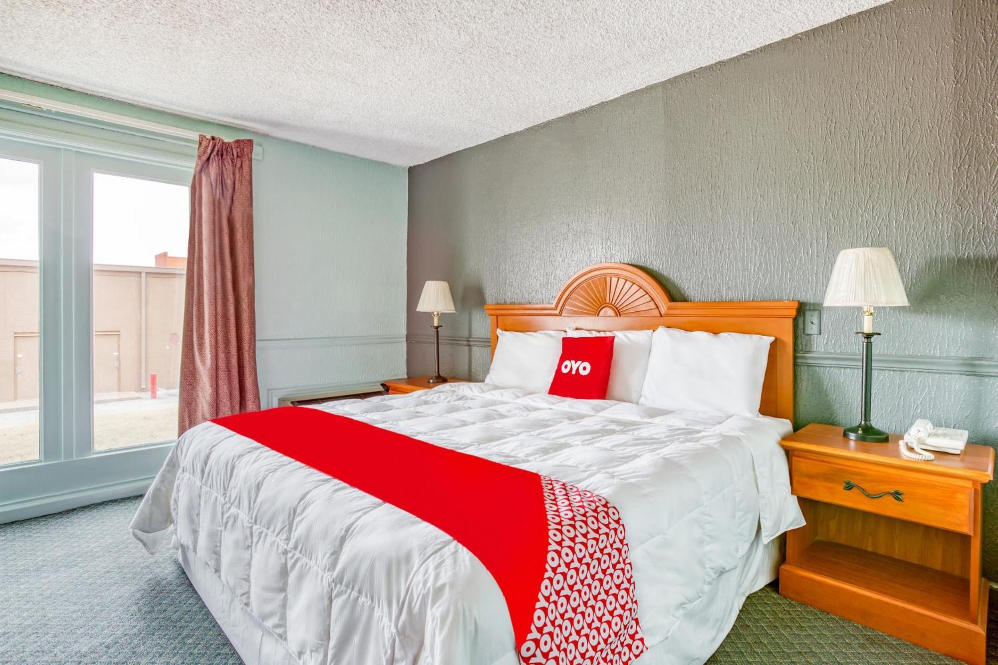 Oyo Townhouse Tulsa Woodland Hills Hotel Exterior foto