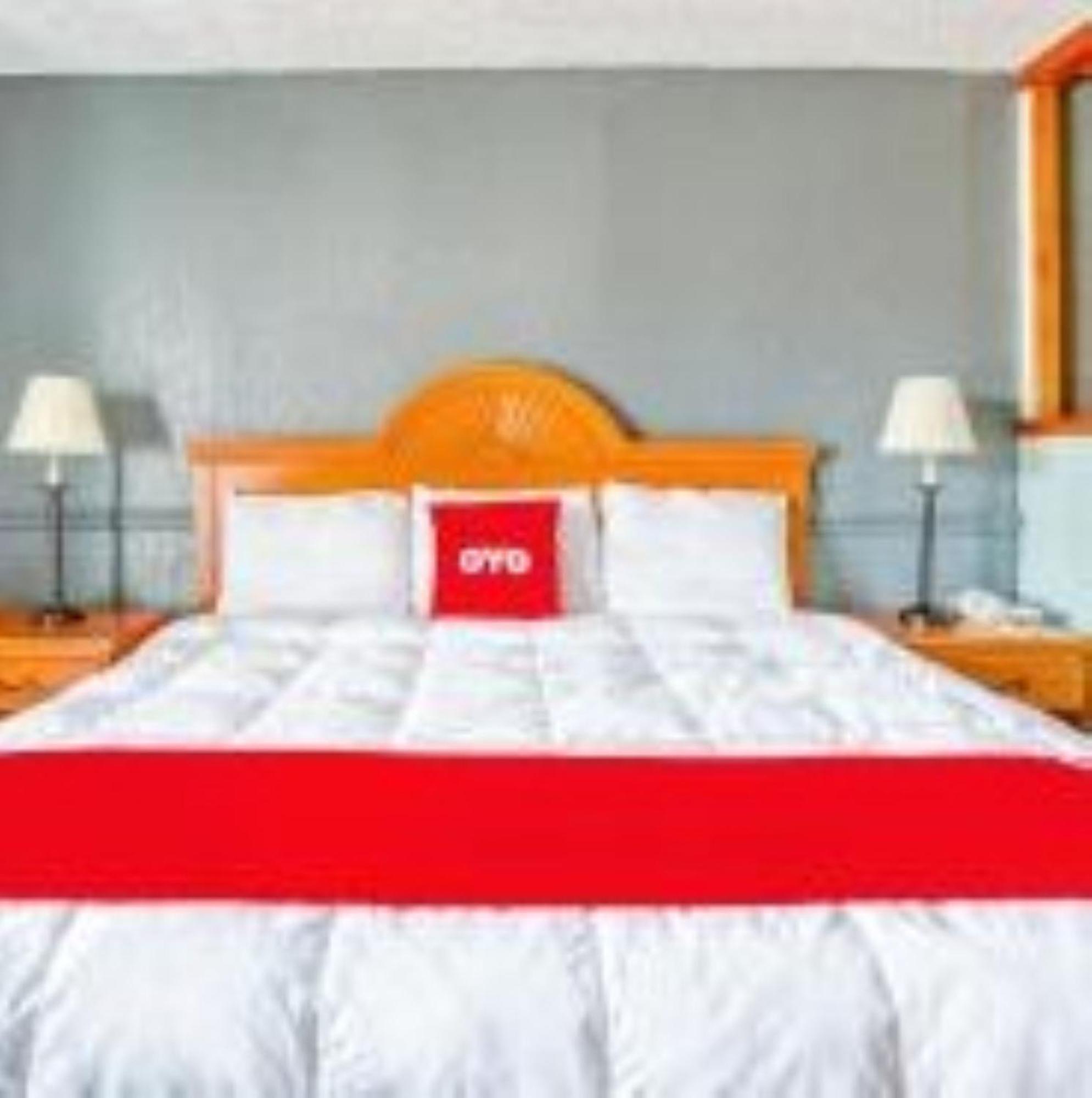 Oyo Townhouse Tulsa Woodland Hills Hotel Exterior foto